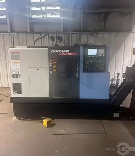 DOOSAN LYNX 220LC – 2012