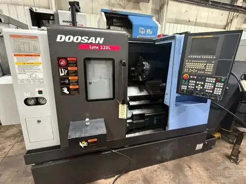 DOOSAN LYNX 220LC – 2015